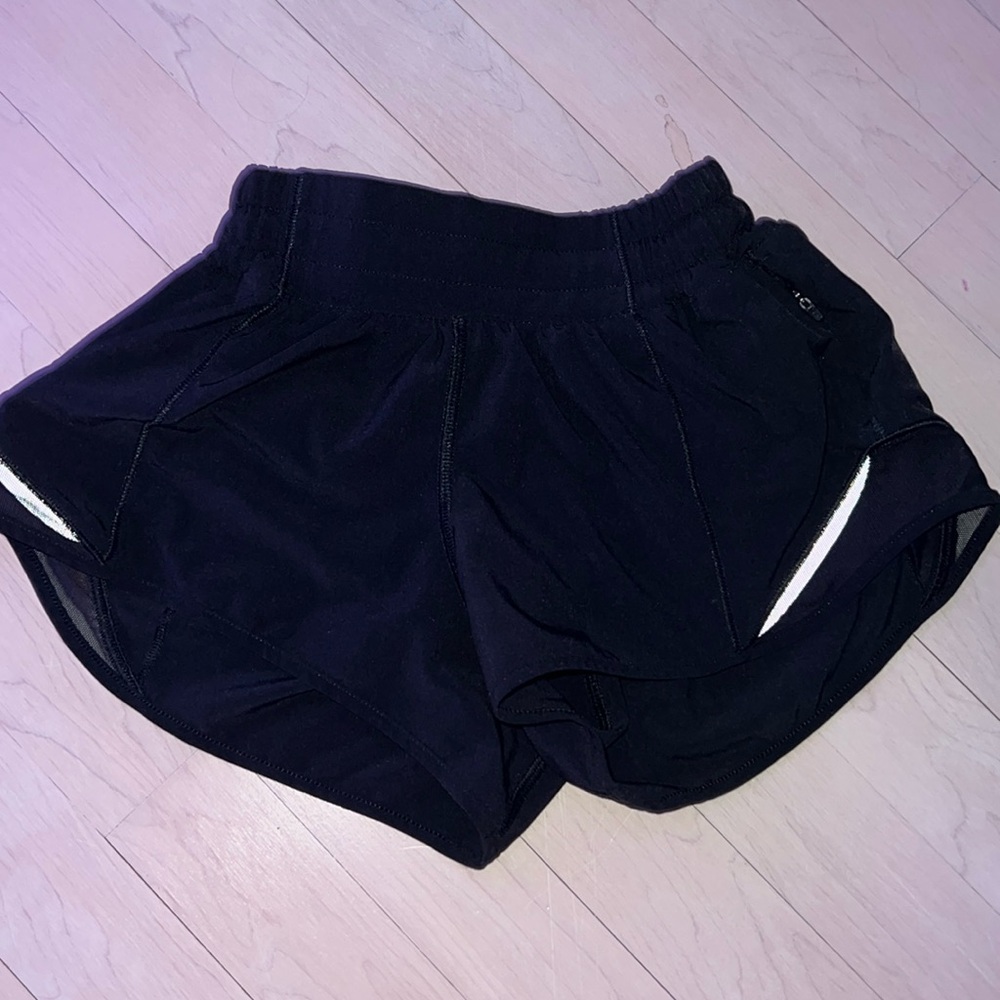 Lululemon Hotty Hot 2.5 in